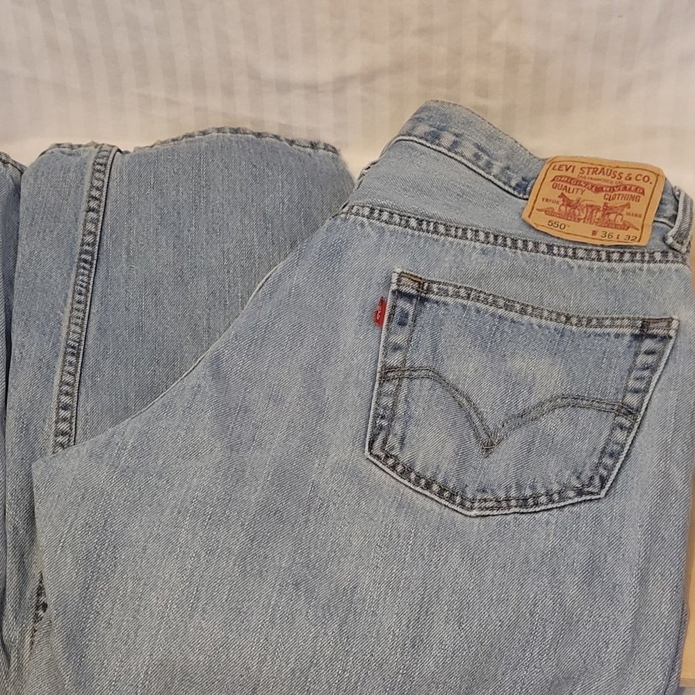 Levis 550 Relaxed Fit Light Wash Tag Size 36x32 Made in 2006